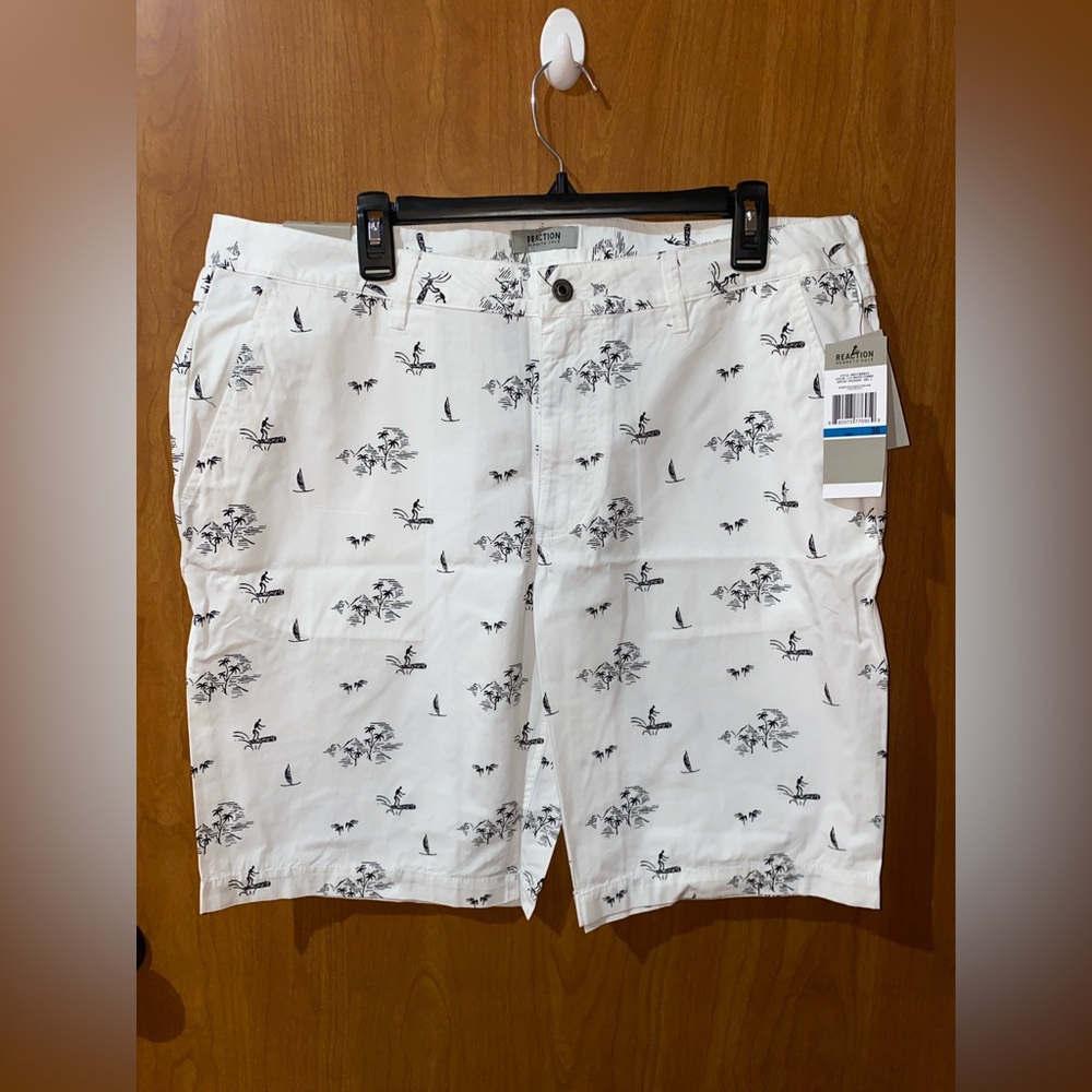 Kenneth Cole Reaction White Shorts with Black Surf Design